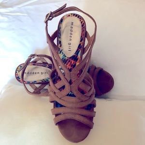 MADDEN GIRL BROWN WEDGES